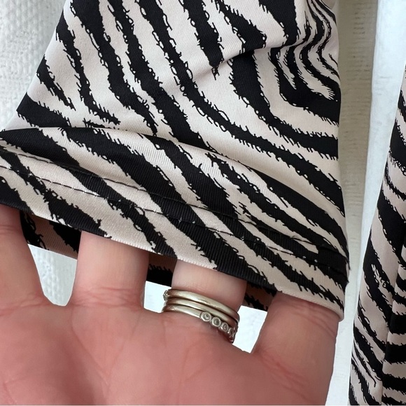 EUC Lulu-B Animal Print Zebra SPF Top size Small - Picture 7 of 9